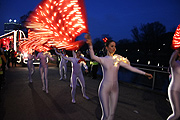 illuminated LED Flag Parade by Devine Company aus London (&copy;Foto. Martin Schmitz)